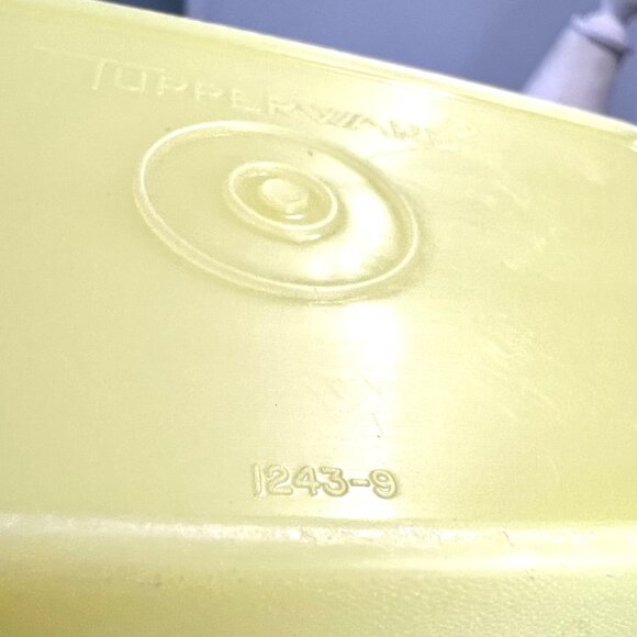 Vintage Tupperware Yellow Container Lid Retro Storage Box Kitchen Pantry 70s - Picture 6 of 9